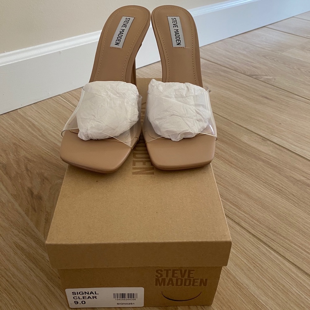 Womans 9 nude clear Steve maddens heels